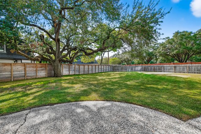 818 Silvergate Drive, Houston, TX 77079