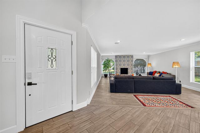 818 Silvergate Drive, Houston, TX 77079