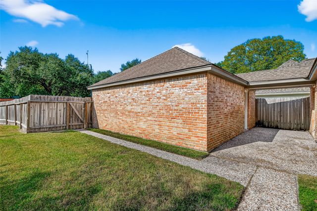 818 Silvergate Drive, Houston, TX 77079