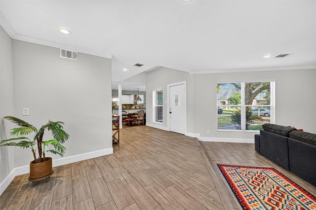 818 Silvergate Drive, Houston, TX 77079