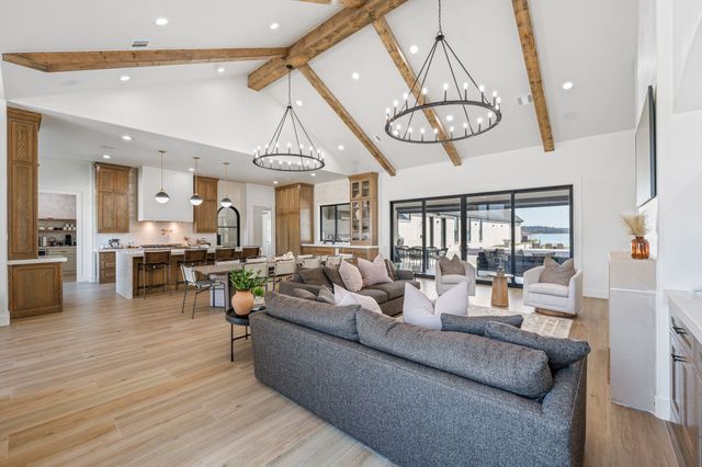 1804 Laguna Bay S, Pelican Bay, TX 76020