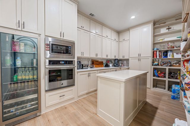 1804 Laguna Bay S, Pelican Bay, TX 76020