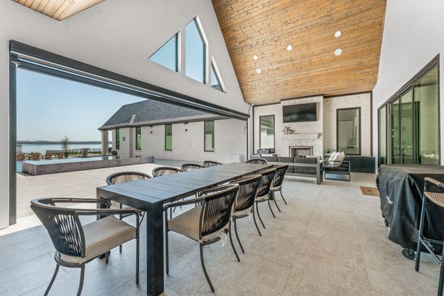 1804 Laguna Bay S, Pelican Bay, TX 76020