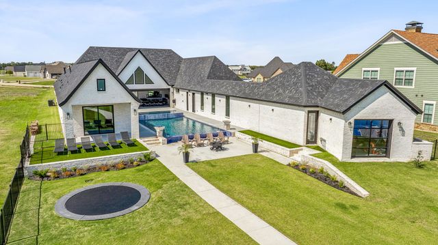 1804 Laguna Bay S, Pelican Bay, TX 76020