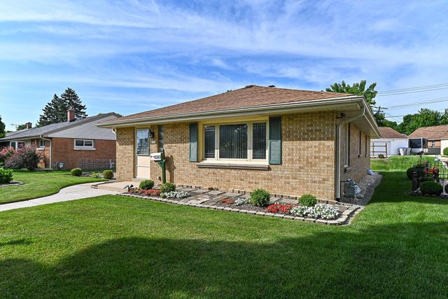 3363 S Honey Creek DRIVE, Milwaukee, WI 53219