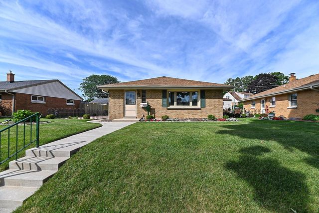 3363 S Honey Creek DRIVE, Milwaukee, WI 53219