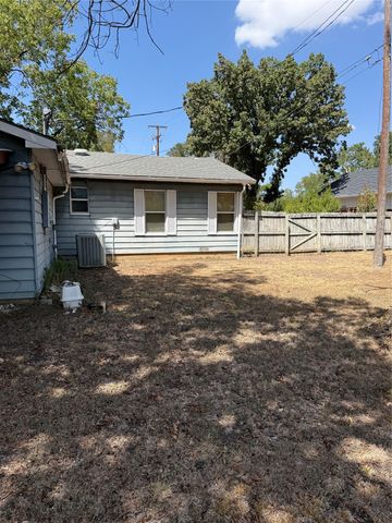 1101 W Chambers Street, Cleburne, TX 76033