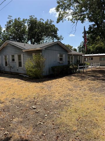 1101 W Chambers Street, Cleburne, TX 76033