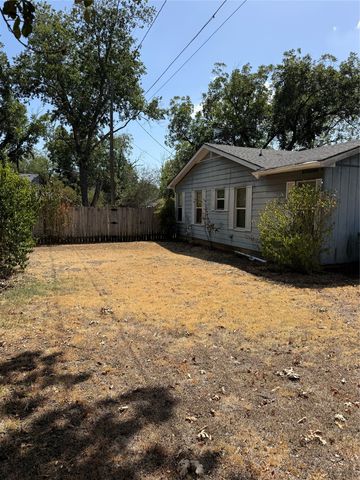 1101 W Chambers Street, Cleburne, TX 76033