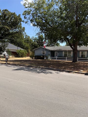 1101 W Chambers Street, Cleburne, TX 76033