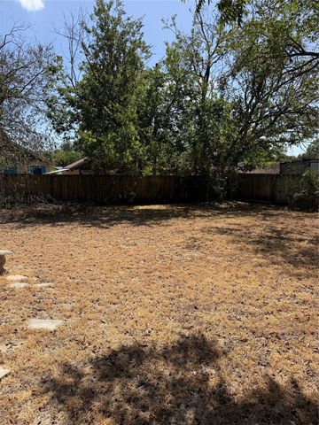 1101 W Chambers Street, Cleburne, TX 76033
