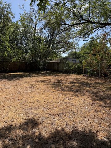1101 W Chambers Street, Cleburne, TX 76033