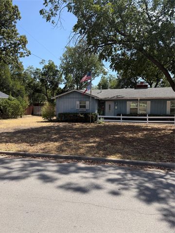 1101 W Chambers Street, Cleburne, TX 76033