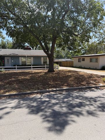 1101 W Chambers Street, Cleburne, TX 76033