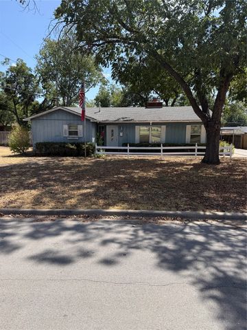 1101 W Chambers Street, Cleburne, TX 76033