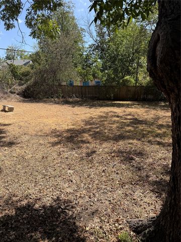 1101 W Chambers Street, Cleburne, TX 76033