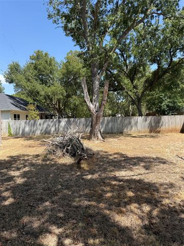 1101 W Chambers Street, Cleburne, TX 76033