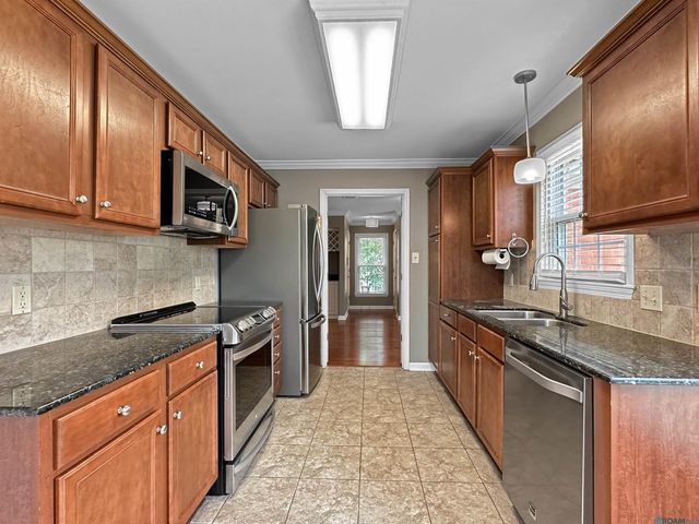 7925 Jefferson Place Blvd, Baton Rouge, LA 70809