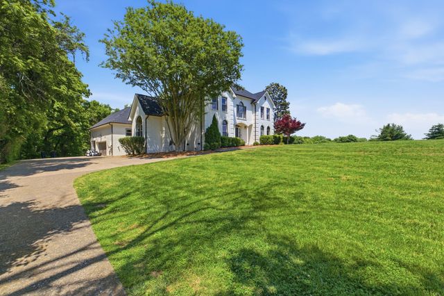 424 Martingale Dr, Franklin, TN 37067