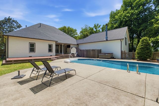 424 Martingale Dr, Franklin, TN 37067