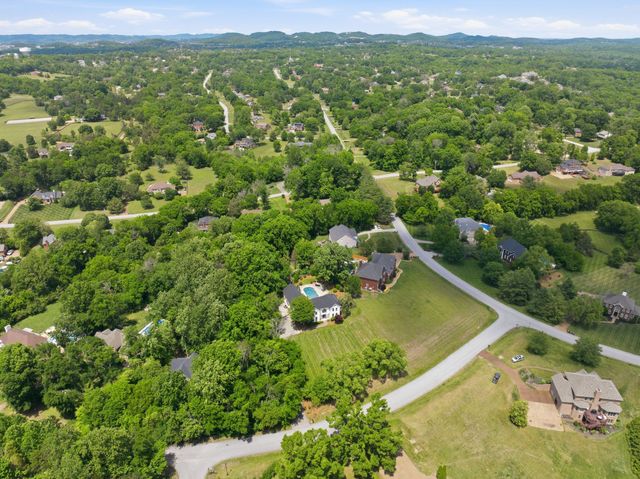424 Martingale Dr, Franklin, TN 37067