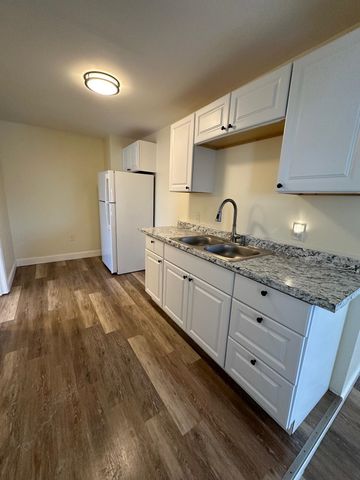 14 Charles Street, Berwick, ME 03901