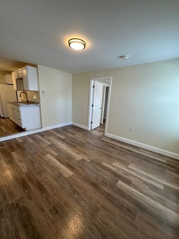 14 Charles Street, Berwick, ME 03901