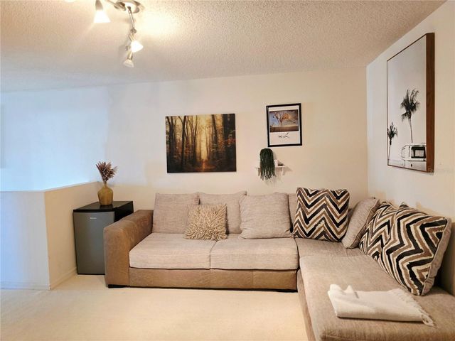 4607 ASHBURN SQUARE DRIVE, Tampa, FL 33610