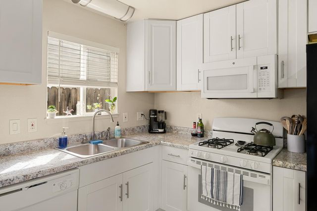 2115 Forestlake Dr, Rancho Cordova, CA 95670