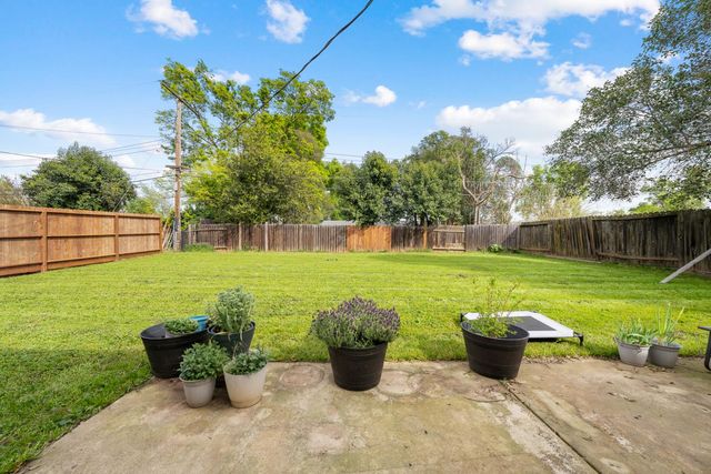 2115 Forestlake Dr, Rancho Cordova, CA 95670