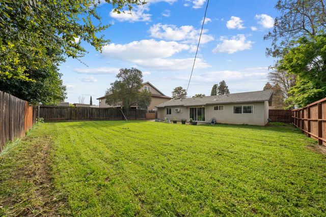 2115 Forestlake Dr, Rancho Cordova, CA 95670