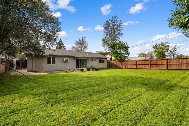 2115 Forestlake Dr, Rancho Cordova, CA 95670