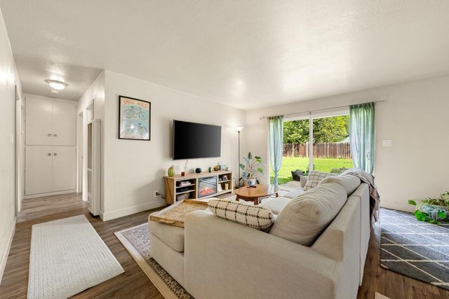 2115 Forestlake Dr, Rancho Cordova, CA 95670