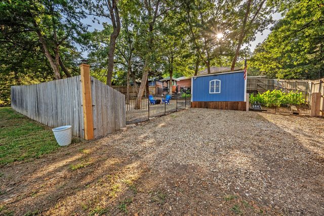 153 Bridlepath Drive, Pottsboro, TX 75076