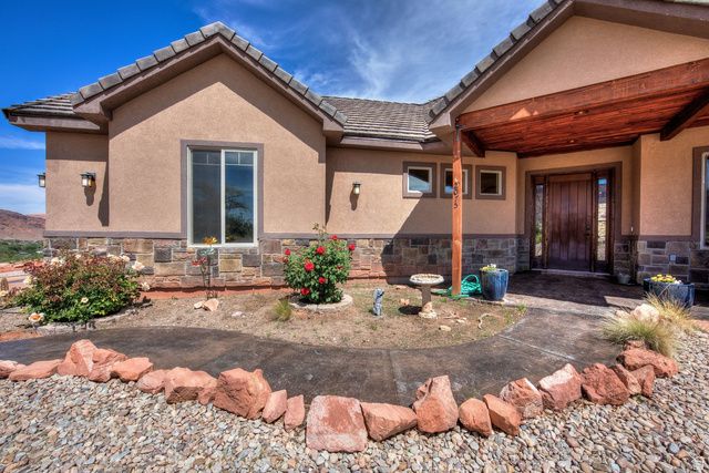 2075 S MUNSEY DR, Moab, UT 84532