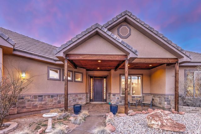 2075 S MUNSEY DR, Moab, UT 84532