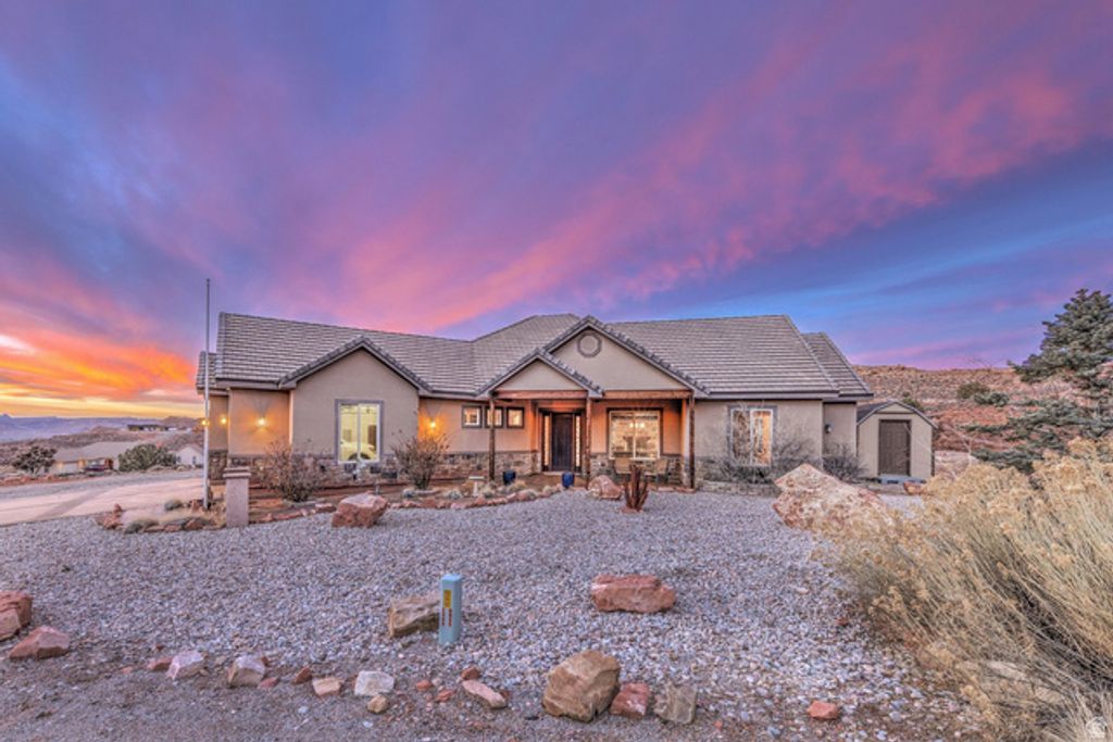 2075 S MUNSEY DR, Moab, UT 84532