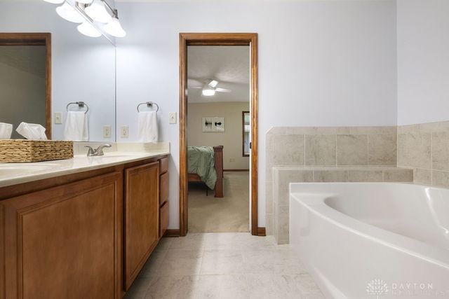 7595 Meeker Road, Dayton, OH 45414