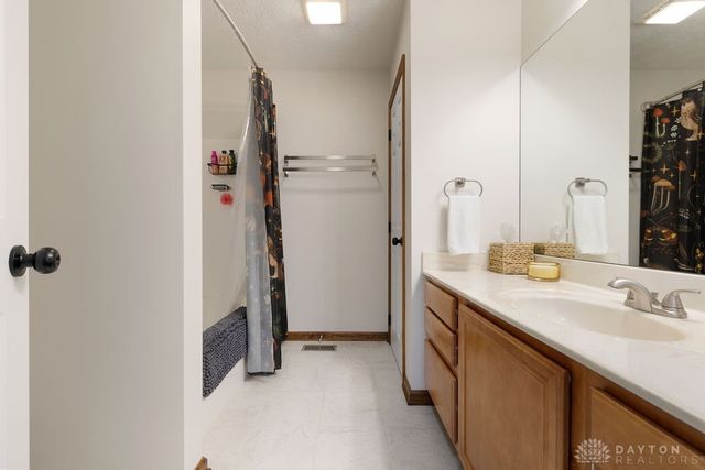 7595 Meeker Road, Dayton, OH 45414