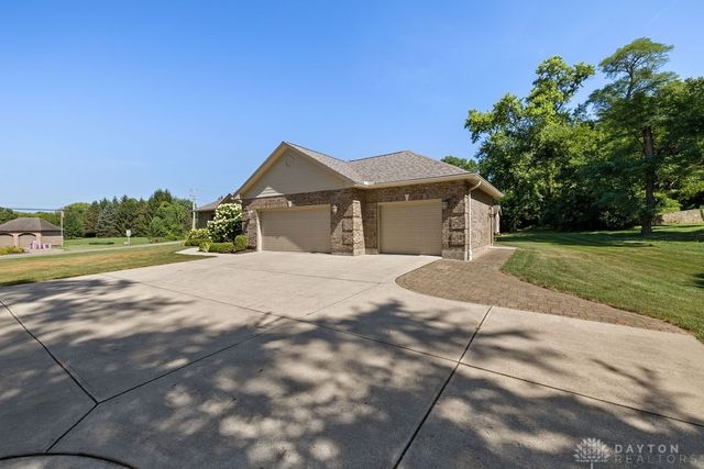 7595 Meeker Road, Dayton, OH 45414