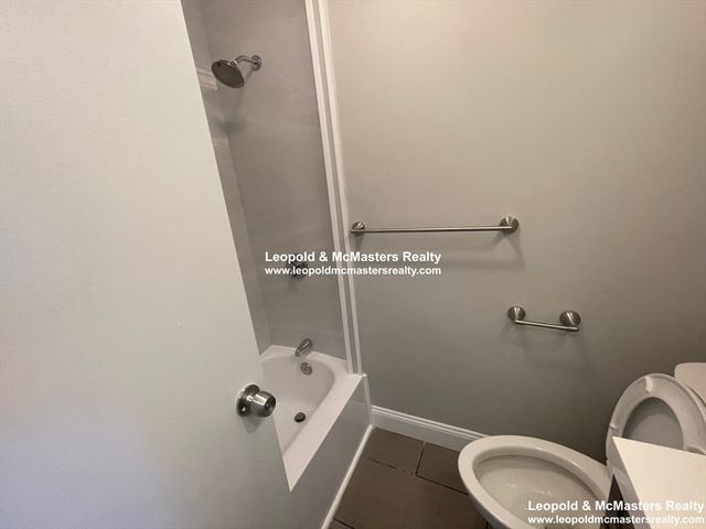 519 Washington St 12, Brookline, MA 02446