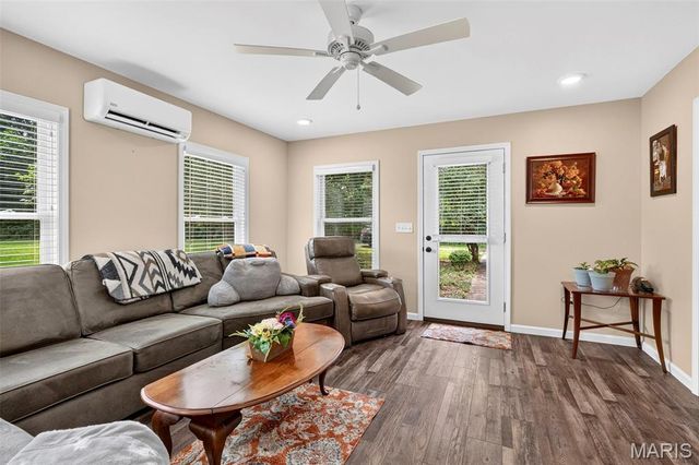 164 Country Squire Lane, Washington, MO 63090
