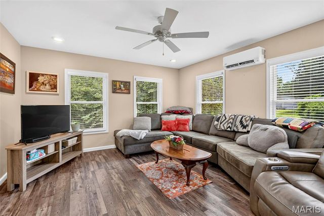 164 Country Squire Lane, Washington, MO 63090