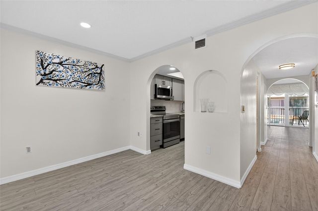 657 99TH AVENUE N 202, St Petersburg, FL 33702