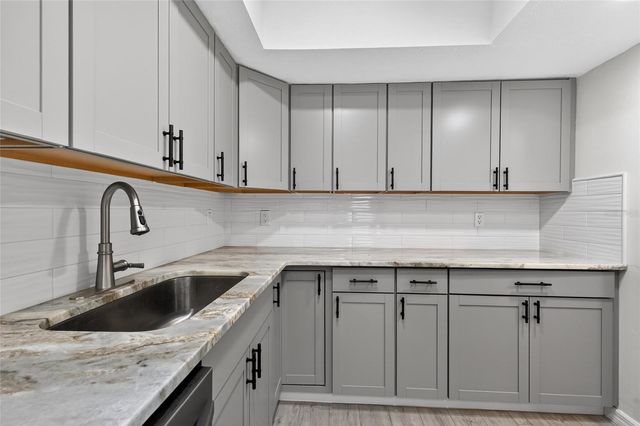 657 99TH AVENUE N 202, St Petersburg, FL 33702