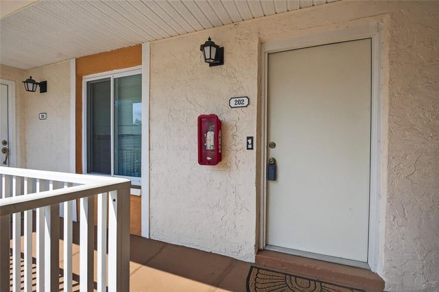 657 99TH AVENUE N 202, St Petersburg, FL 33702