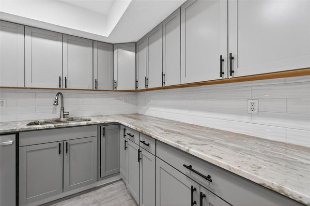 657 99TH AVENUE N 202, St Petersburg, FL 33702