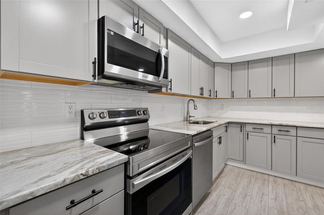 657 99TH AVENUE N 202, St Petersburg, FL 33702