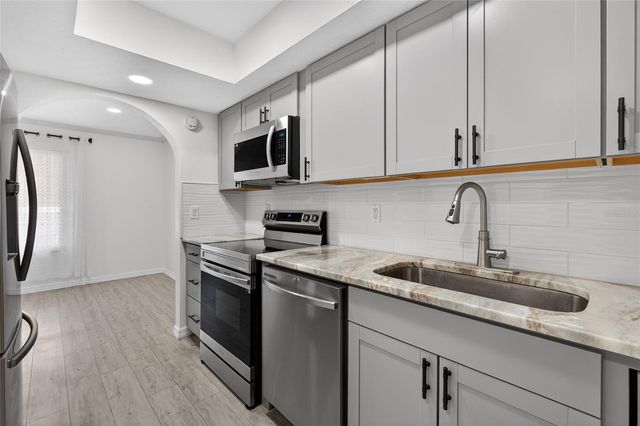 657 99TH AVENUE N 202, St Petersburg, FL 33702