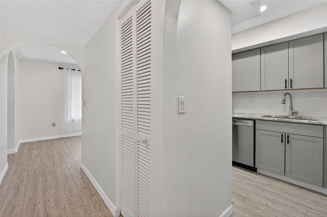 657 99TH AVENUE N 202, St Petersburg, FL 33702